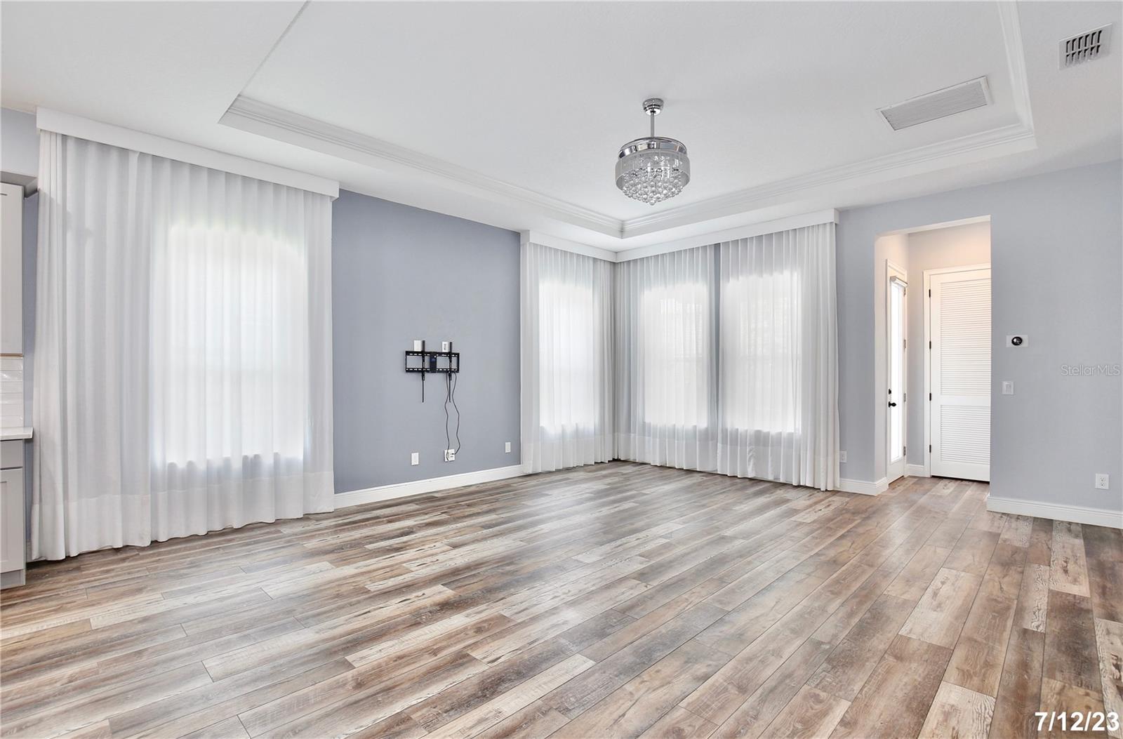 Image 8 of 33 For 13364 Stoddart Avenue