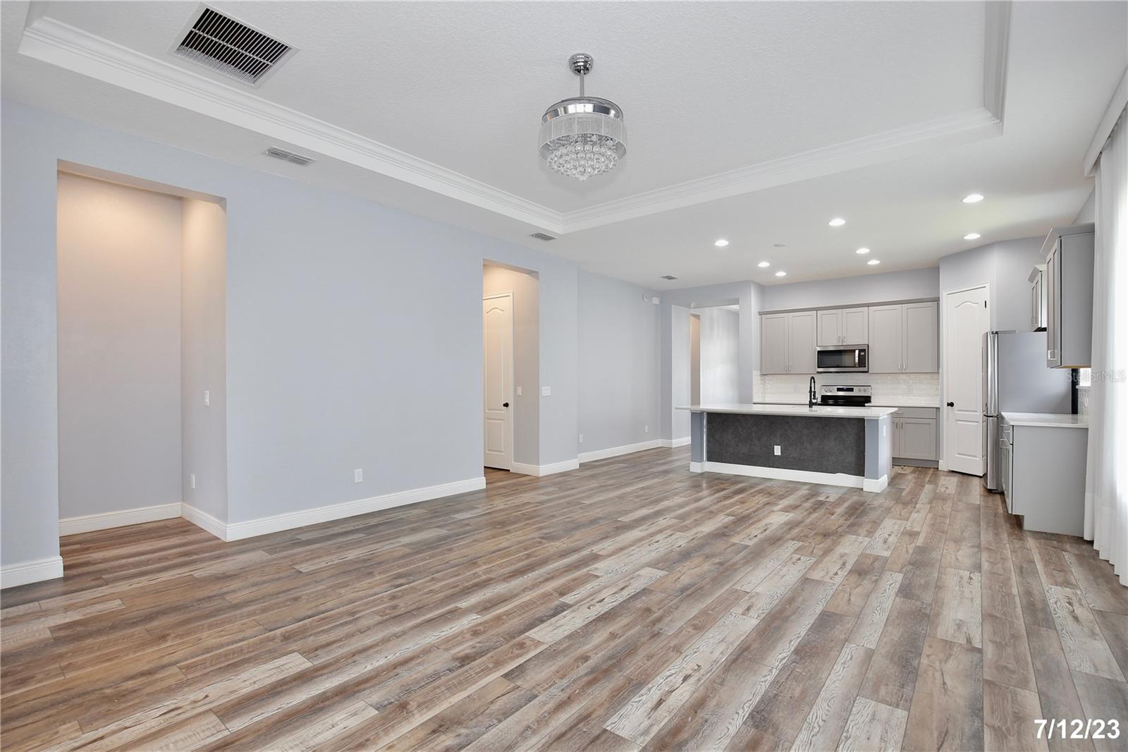 Image 9 of 33 For 13364 Stoddart Avenue