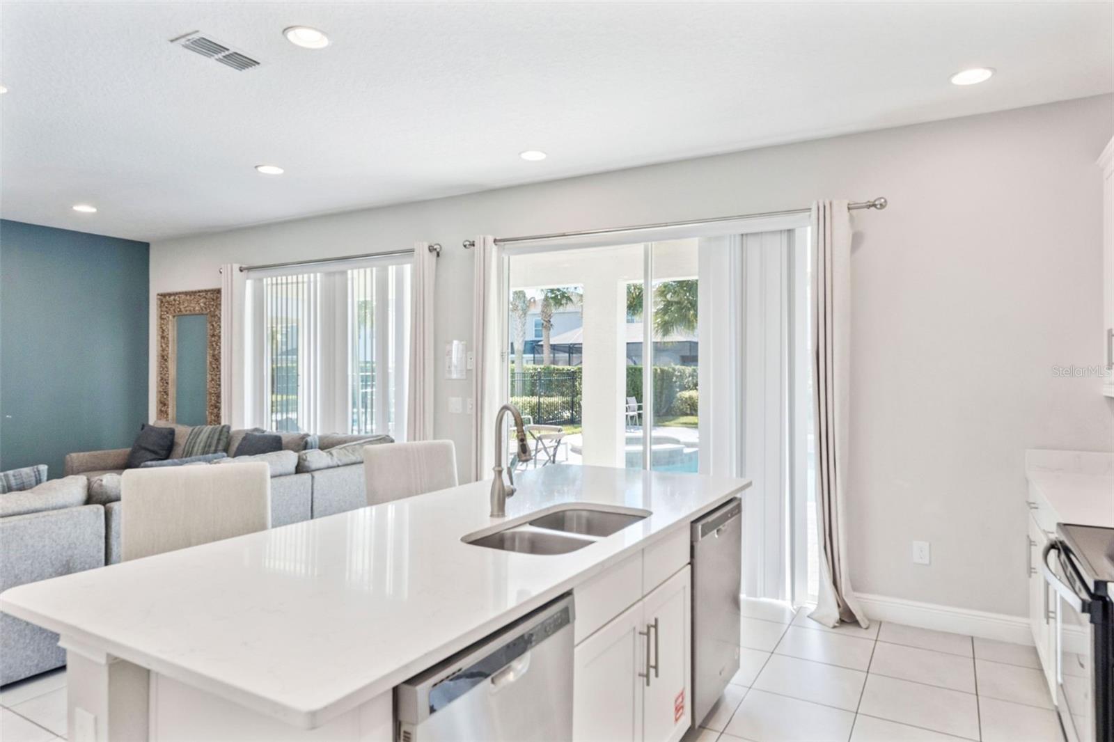 Image 10 of 64 For 7704 Graben Street