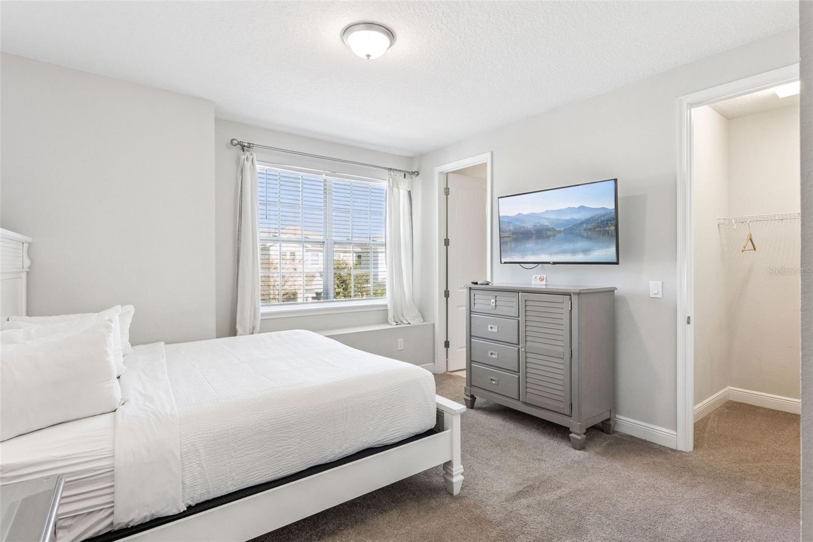 Image 30 of 64 For 7704 Graben Street