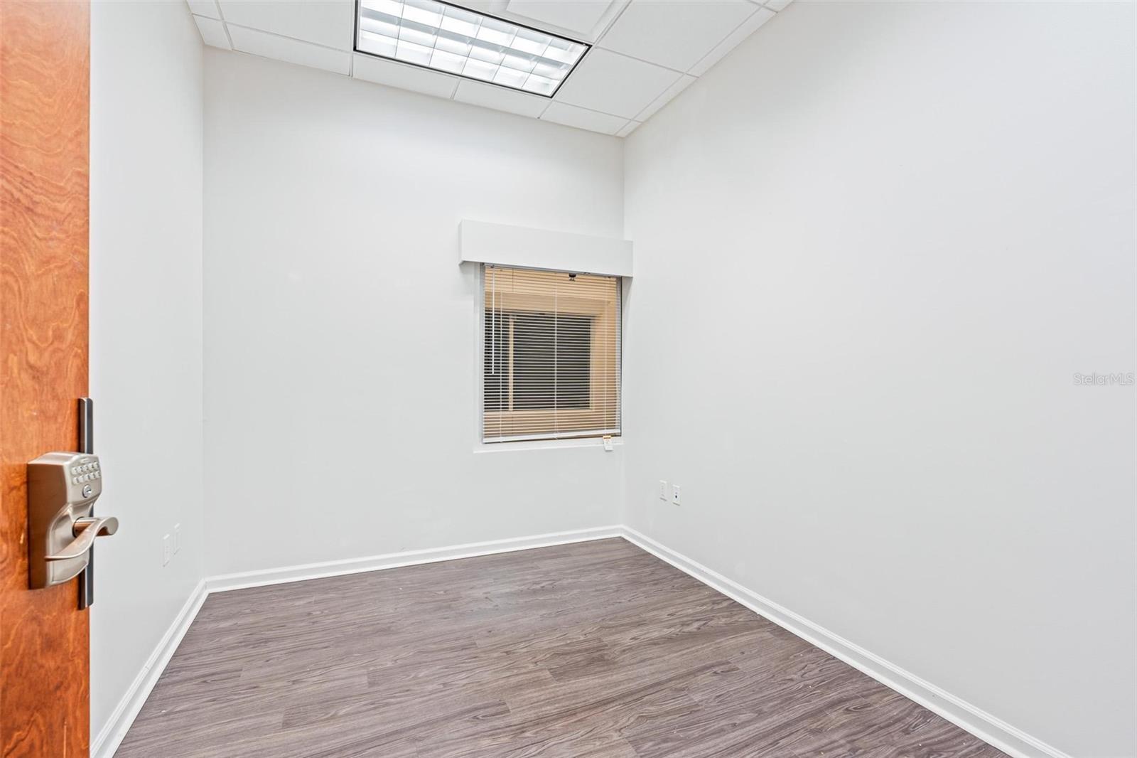 Image 14 of 36 For 8865 Commodity Circle 14