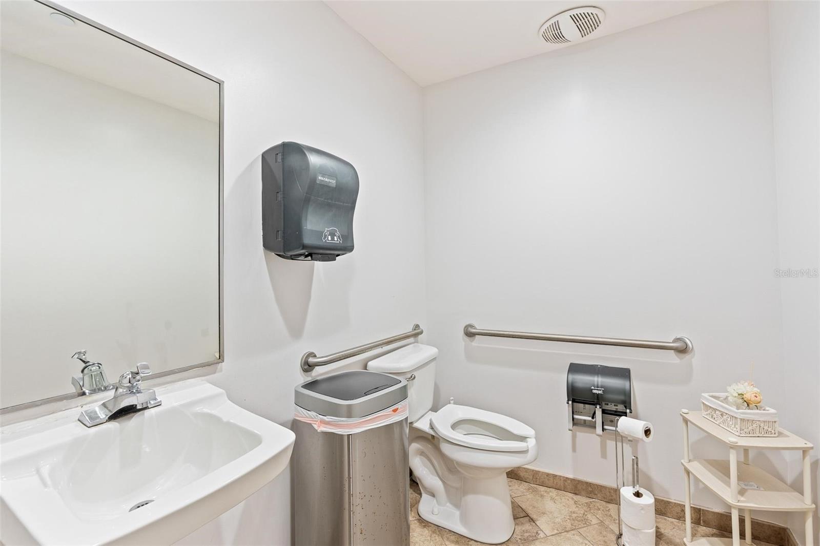 Image 21 of 36 For 8865 Commodity Circle 14