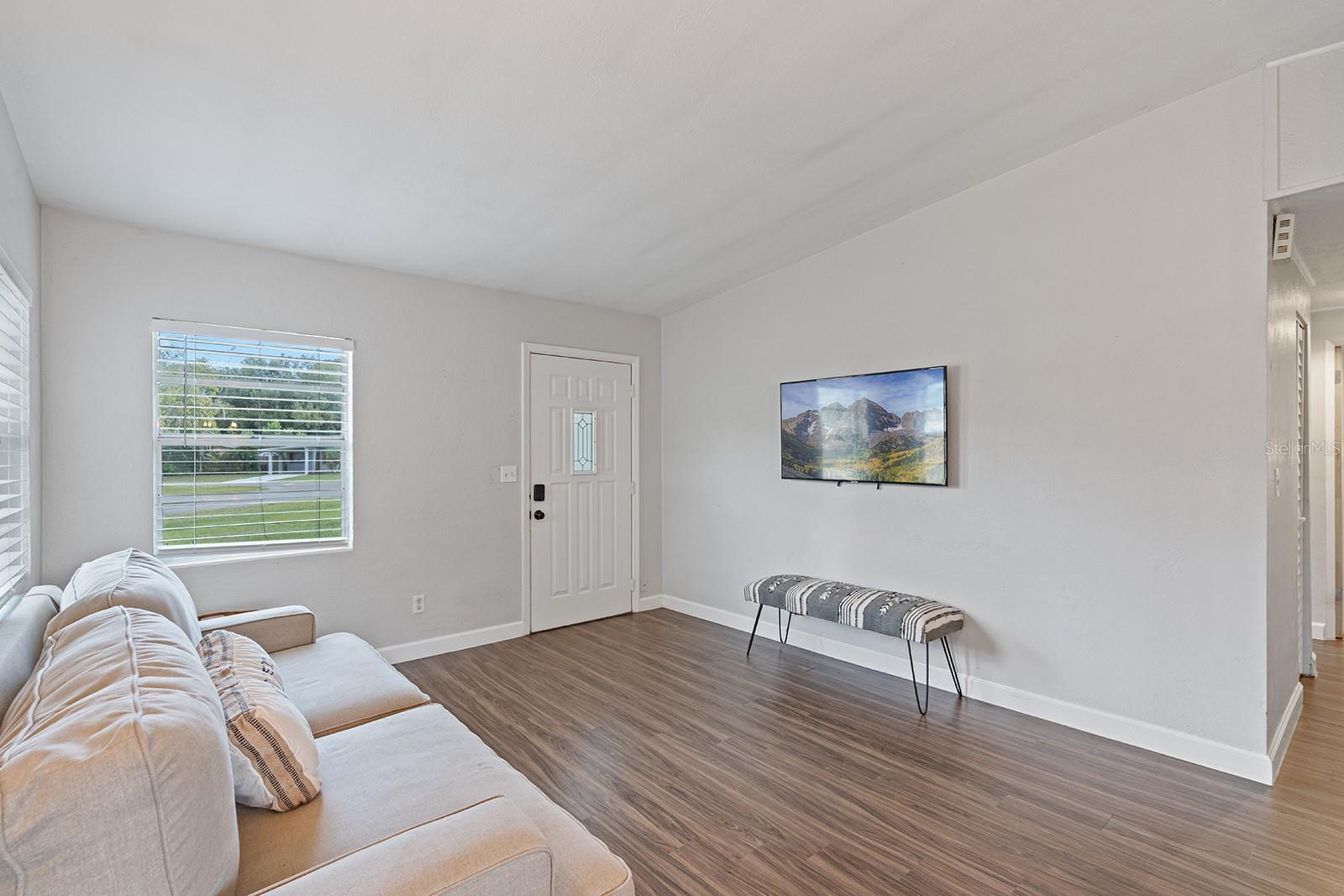 Image 3 of 23 For 471 3rd Street