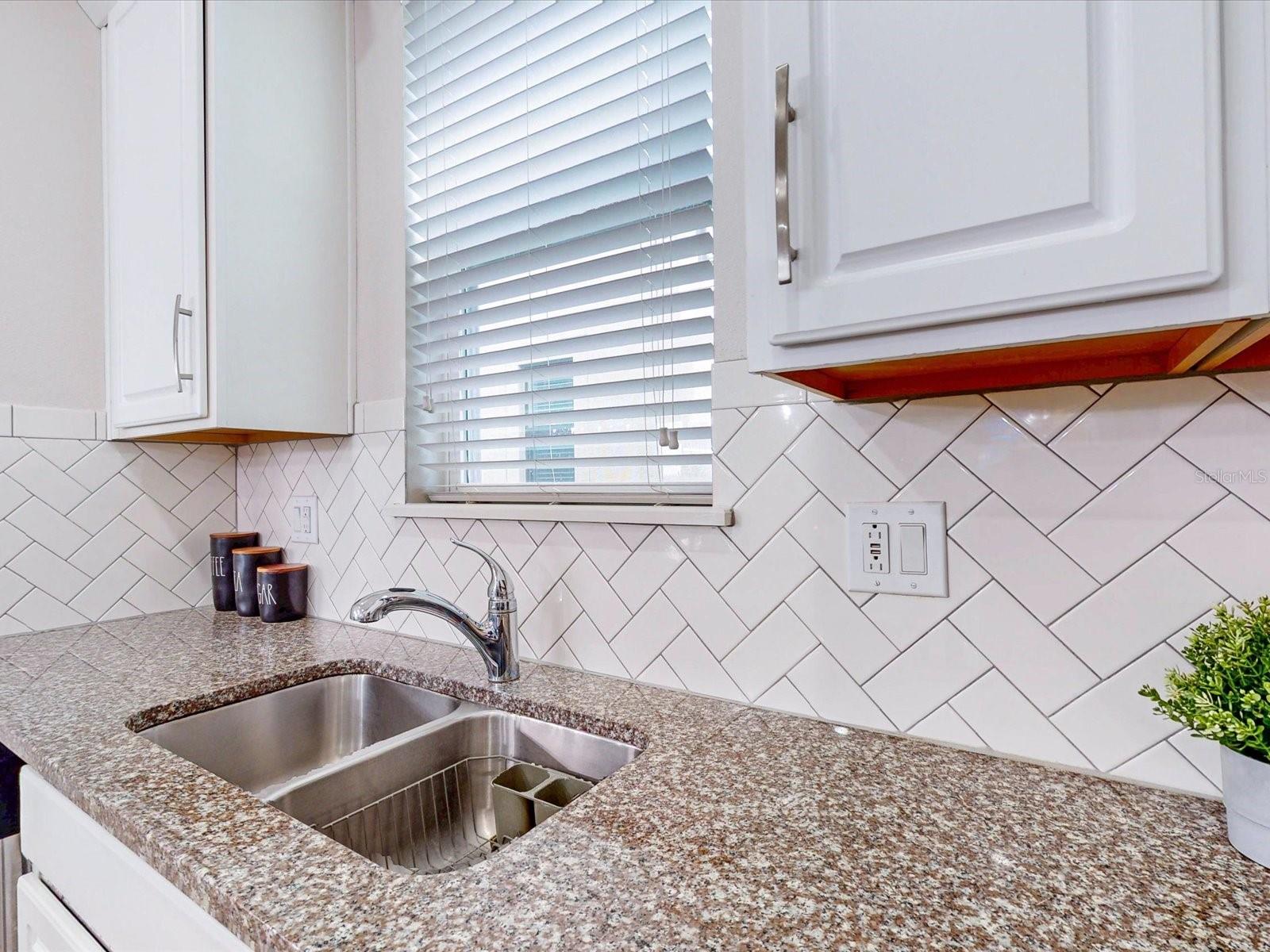 Image 10 of 41 For 2621 Palisade Boulevard