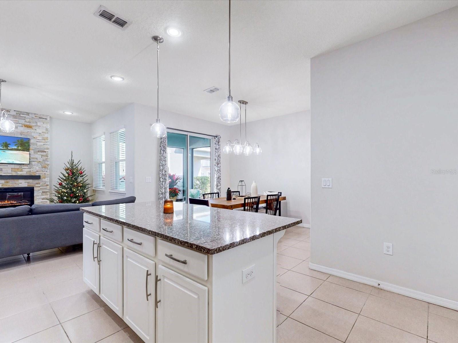 Image 12 of 41 For 2621 Palisade Boulevard