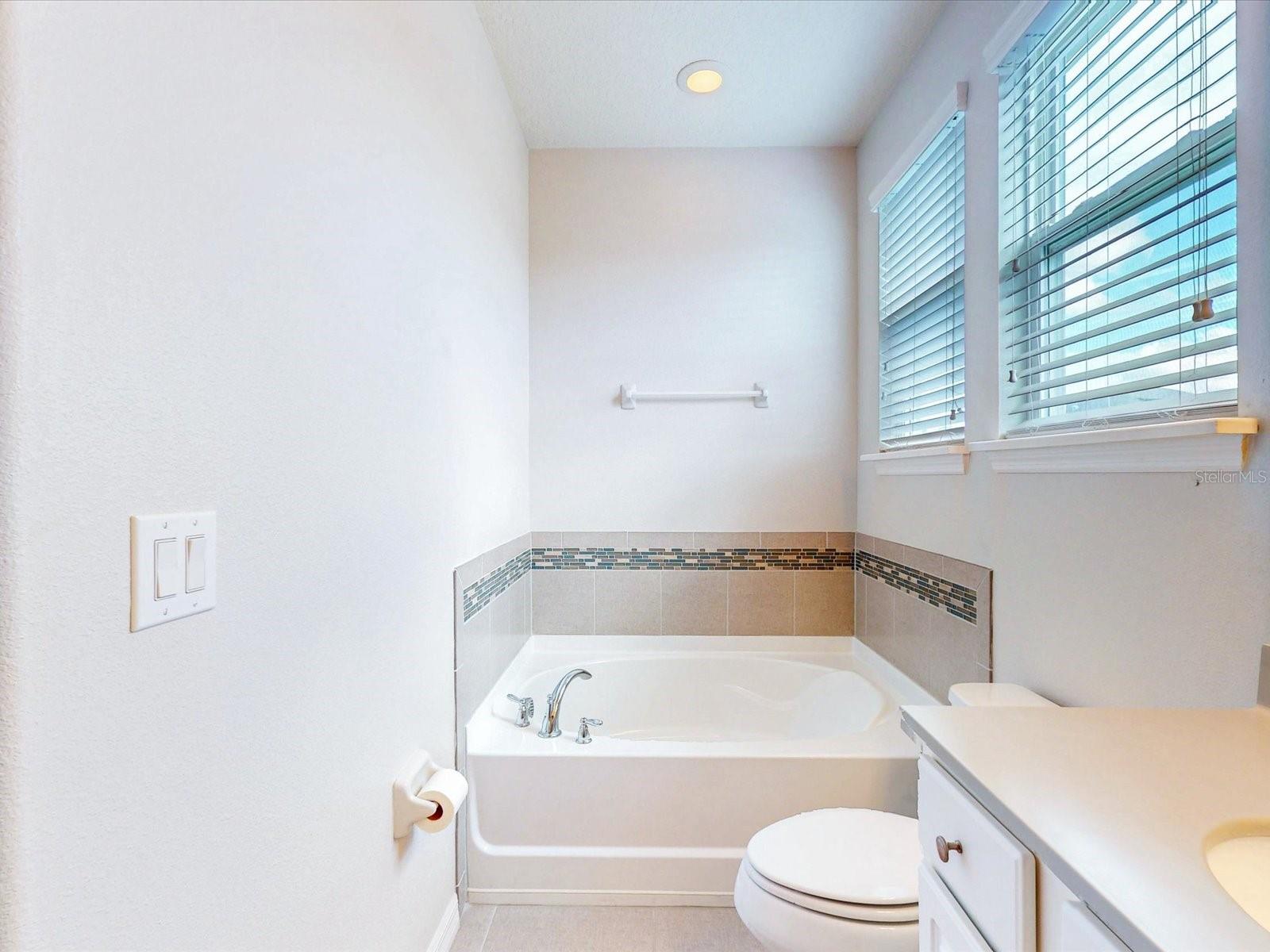 Image 33 of 41 For 2621 Palisade Boulevard