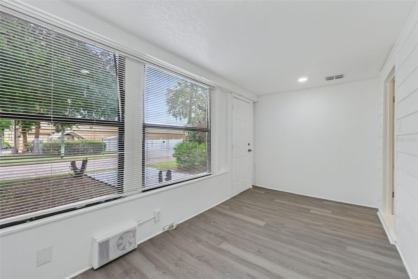 Image 52 of 97 For 96 & 98 Esther Street