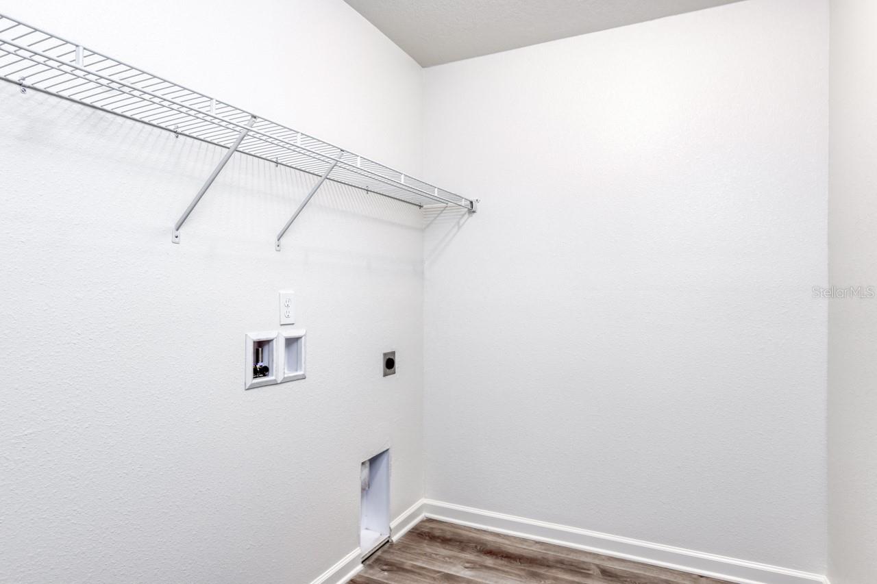 Image 18 of 24 For 10430 Crotty Avenue