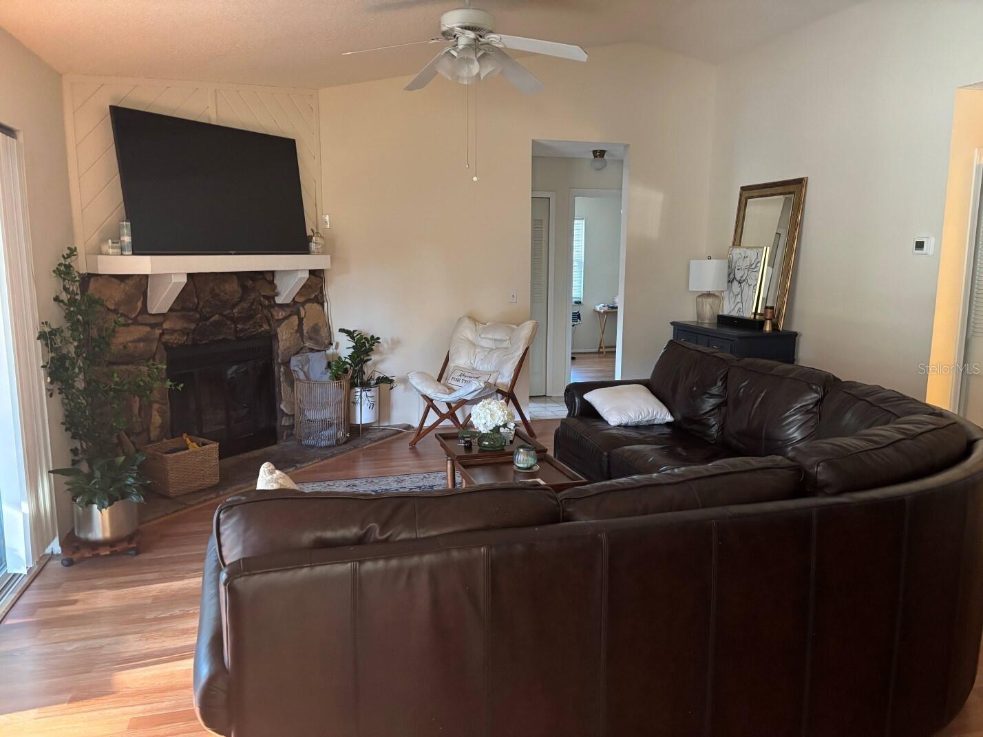 Image 2 of 9 For 2944 Ashwood Court