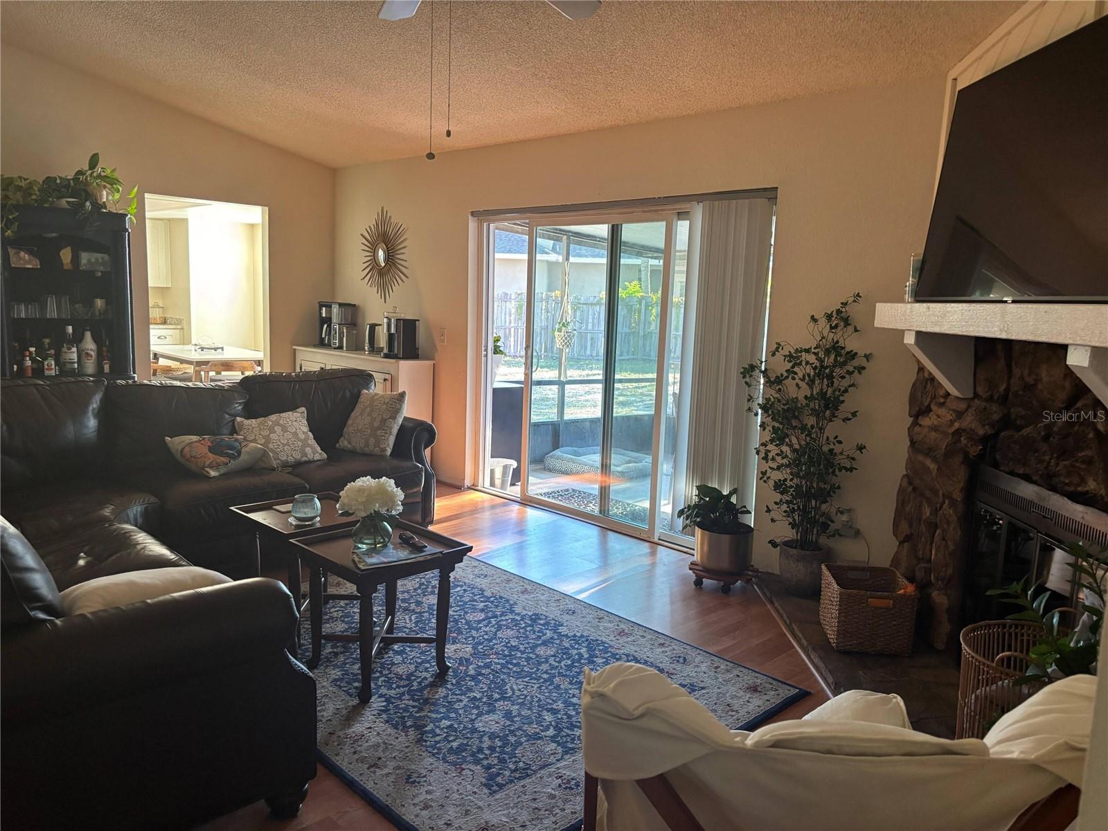 Image 3 of 9 For 2944 Ashwood Court