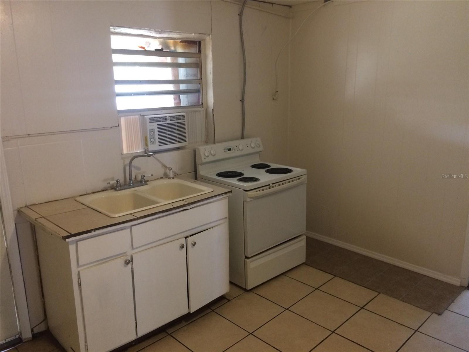 Image 4 of 8 For 935 Dr. Martin Luther King Jr. Boulevard