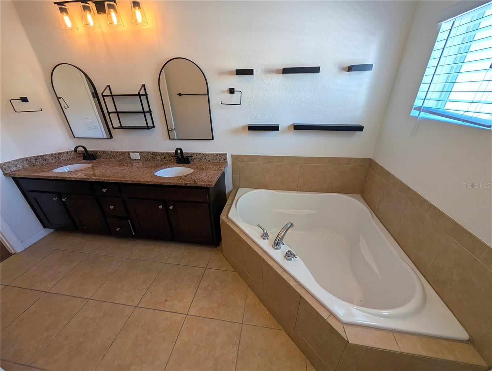 Image 18 of 25 For 3633 Everette Avenue