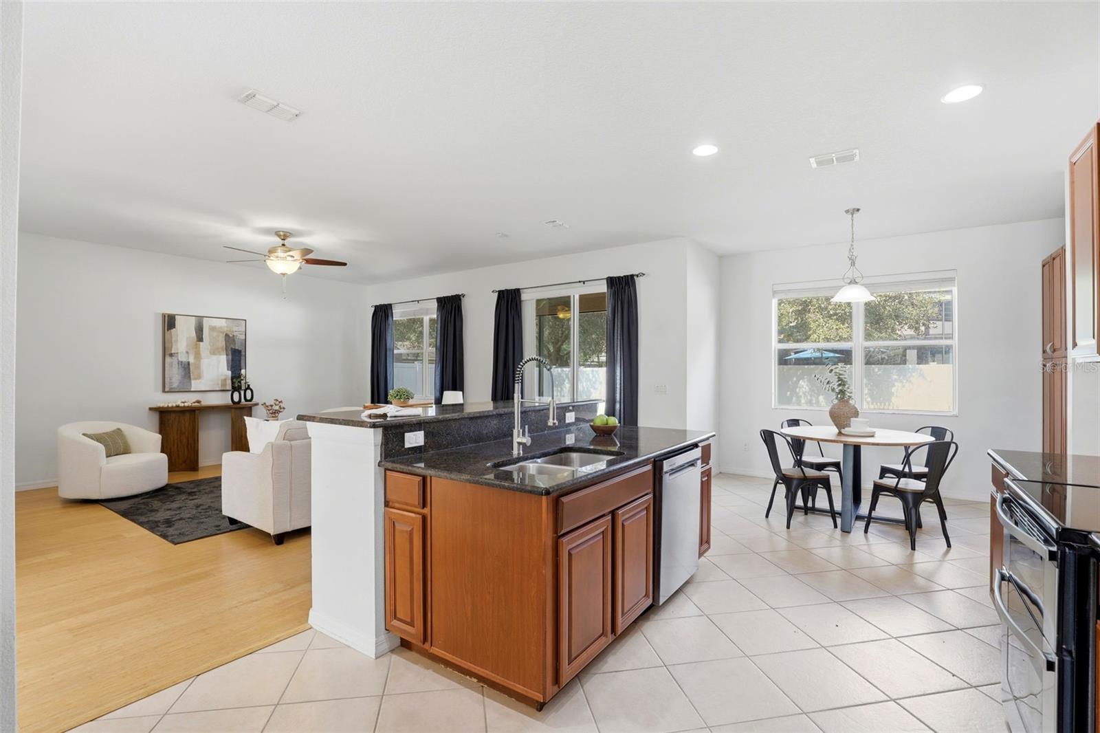 Image 13 of 40 For 339 Old Alemany Place