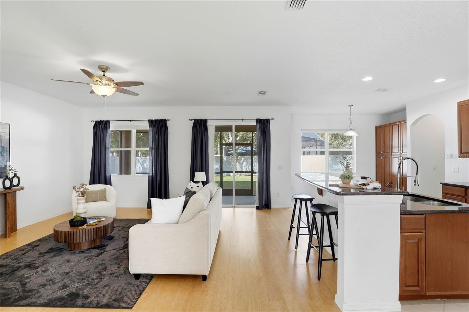 Image 7 of 40 For 339 Old Alemany Place