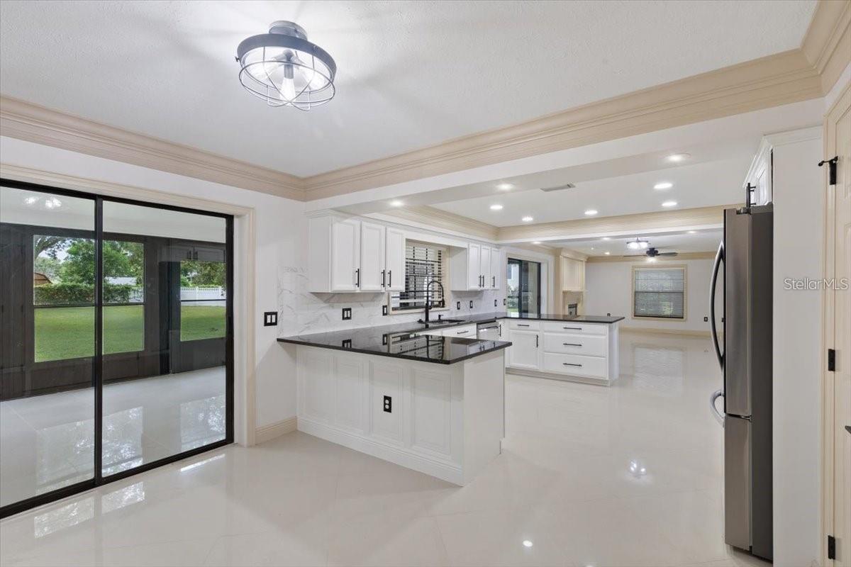 Image 18 of 28 For 1001 Edgemont Place