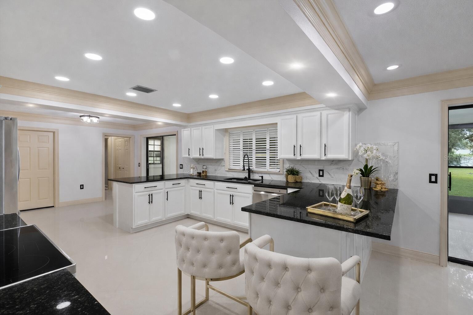 Listing photo id 31 for 1001 Edgemont Place