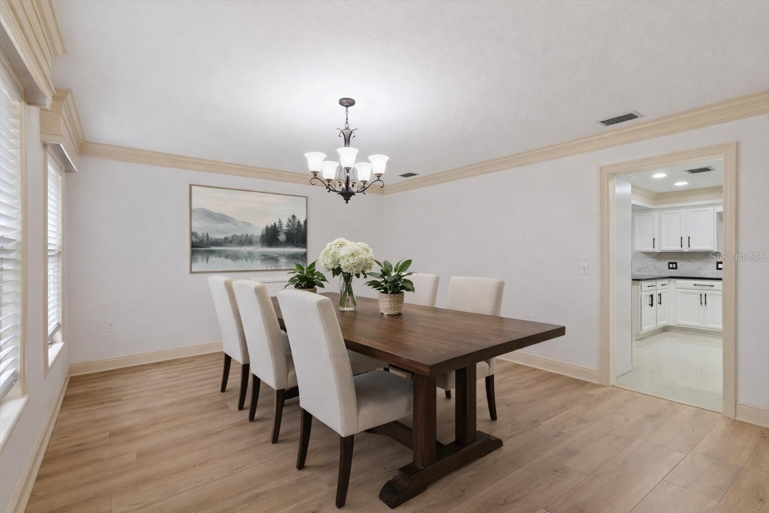 Listing photo id 37 for 1001 Edgemont Place