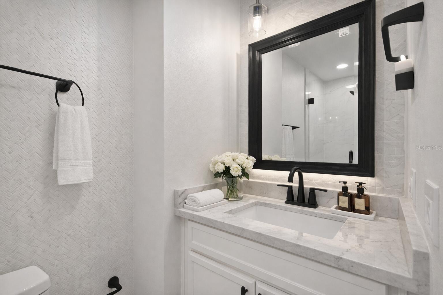 Listing photo id 45 for 1001 Edgemont Place