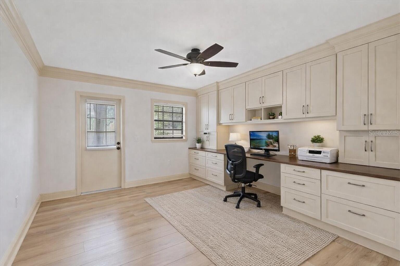 Listing photo id 52 for 1001 Edgemont Place