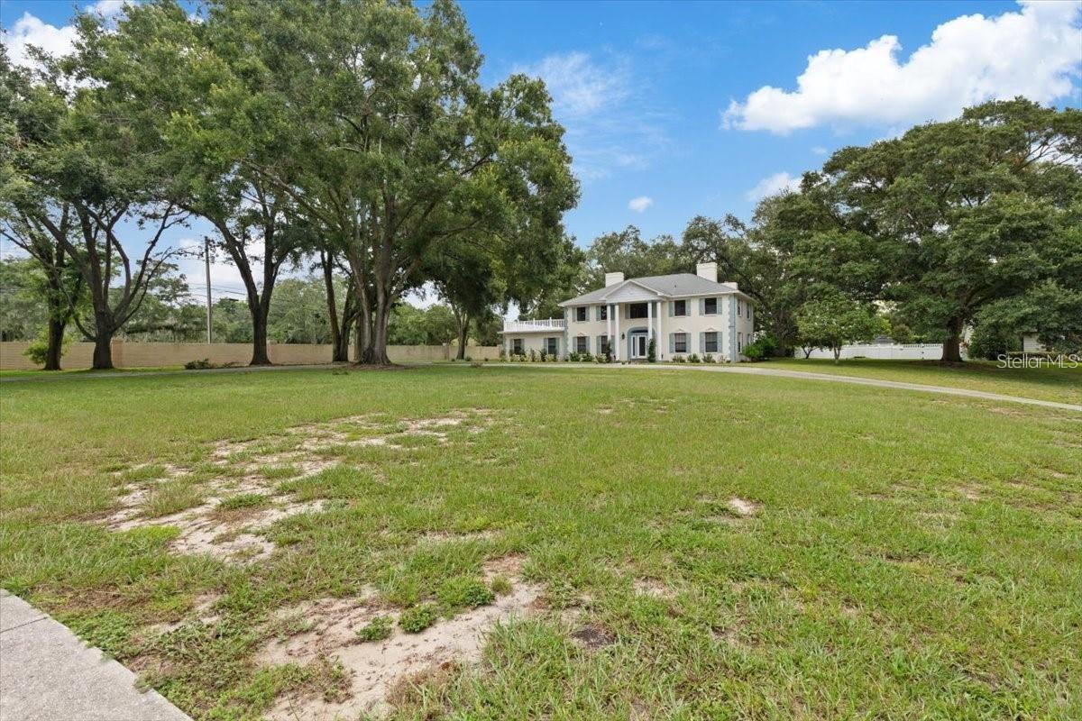 Image 7 of 28 For 1001 Edgemont Place