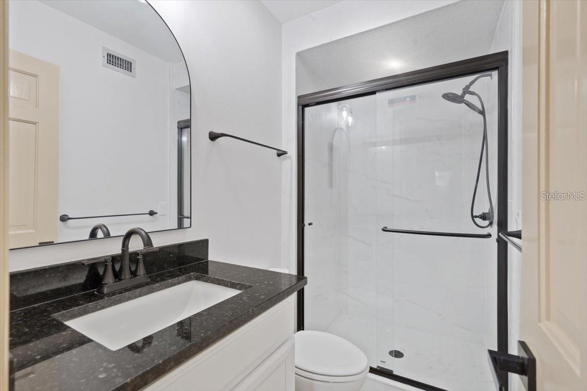 Image 9 of 28 For 1001 Edgemont Place