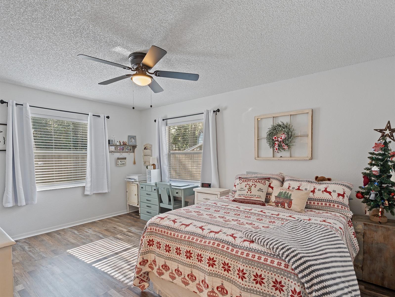 Image 11 of 22 For 25336 Saint Anne Street