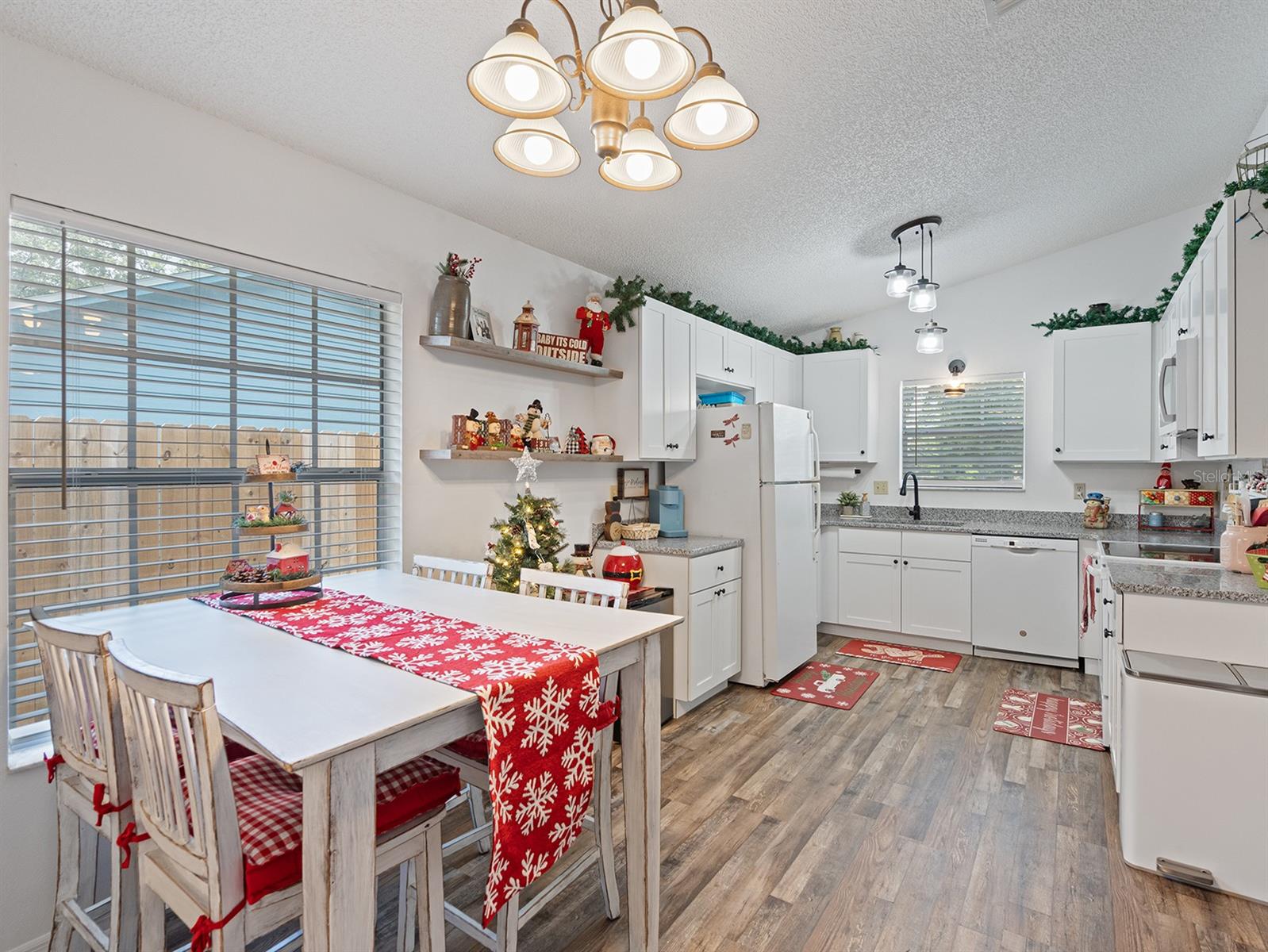 Image 7 of 22 For 25336 Saint Anne Street