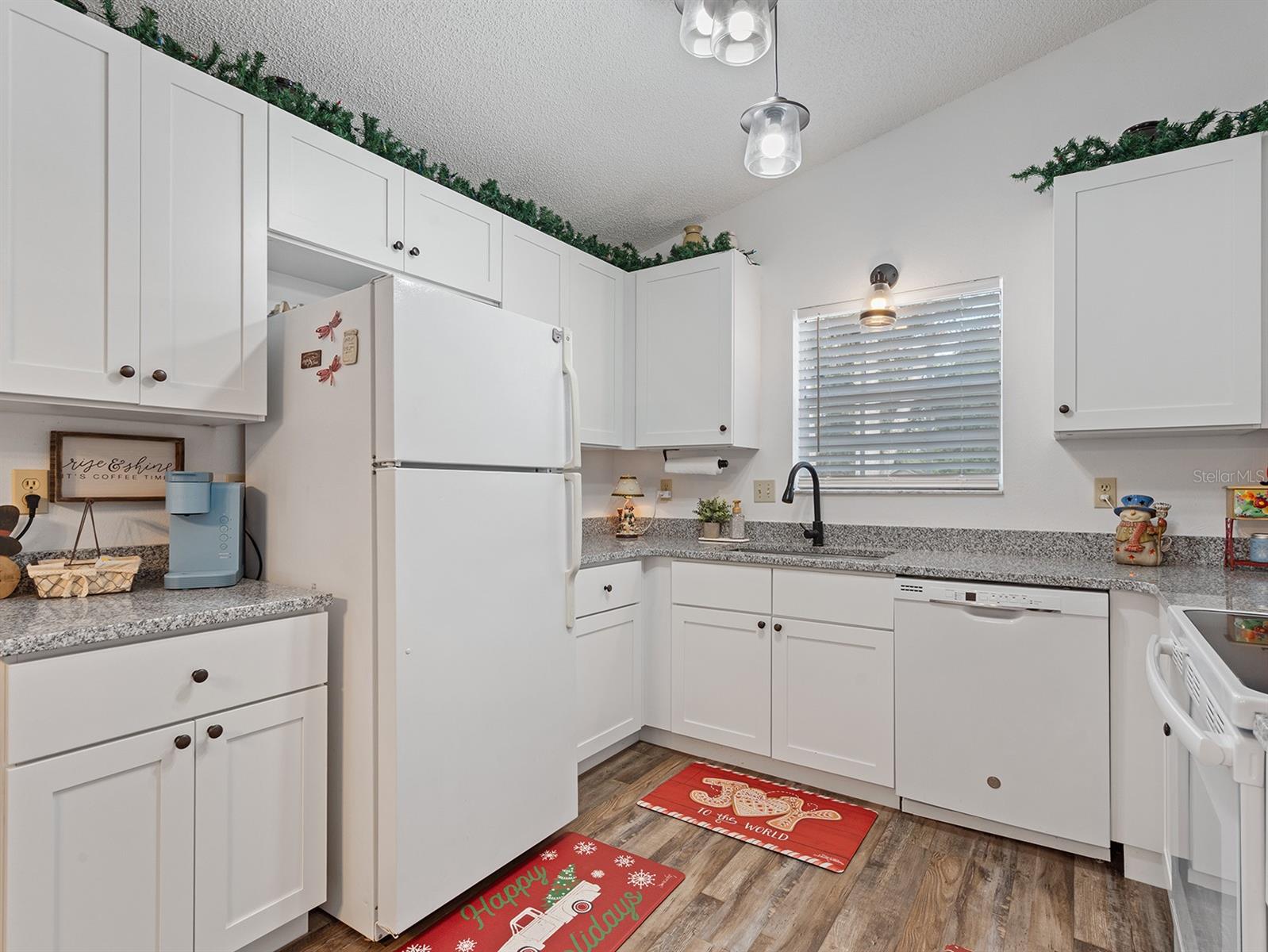 Image 9 of 22 For 25336 Saint Anne Street