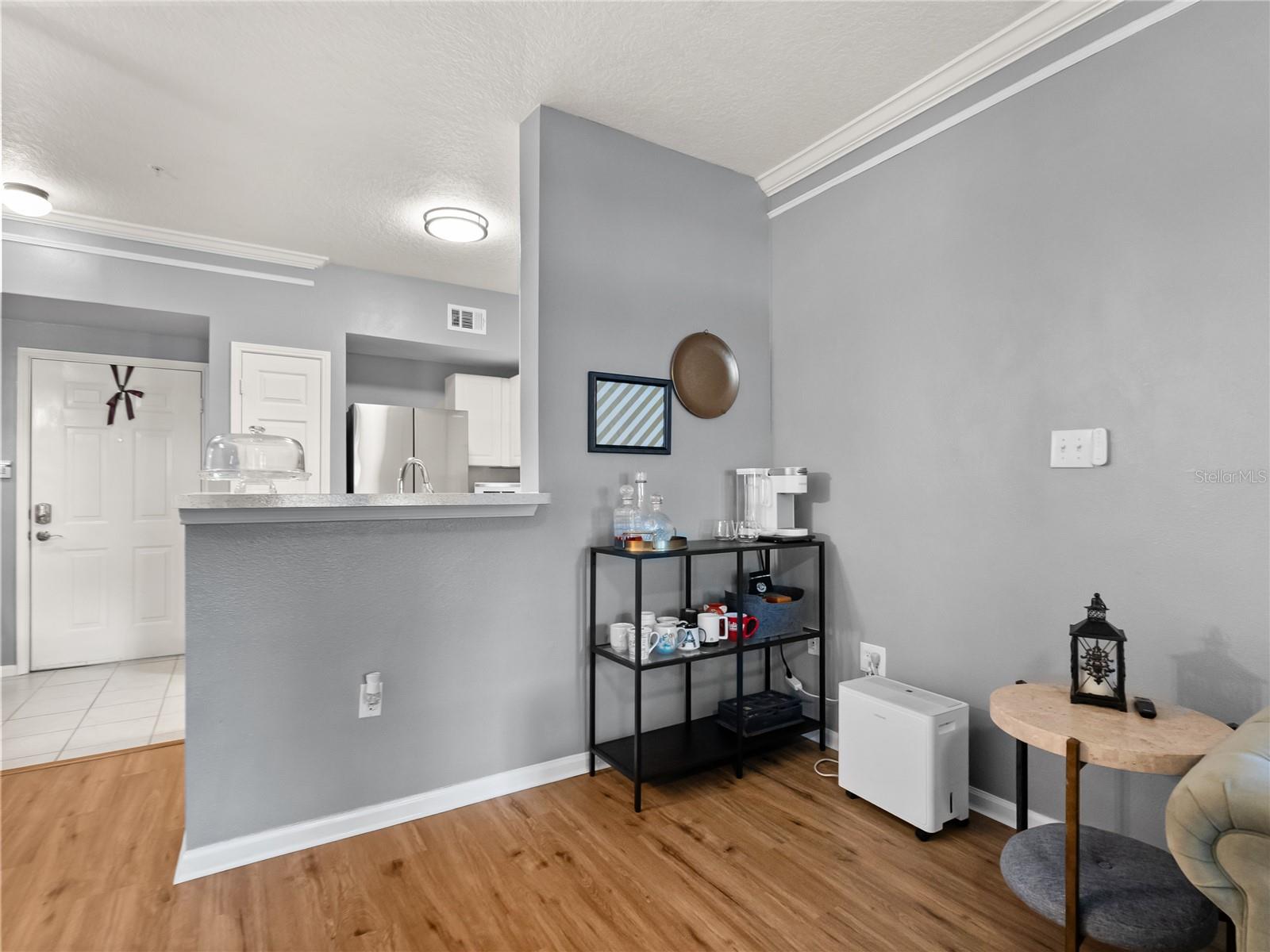 Image 12 of 29 For 239 Longview Avenue 111