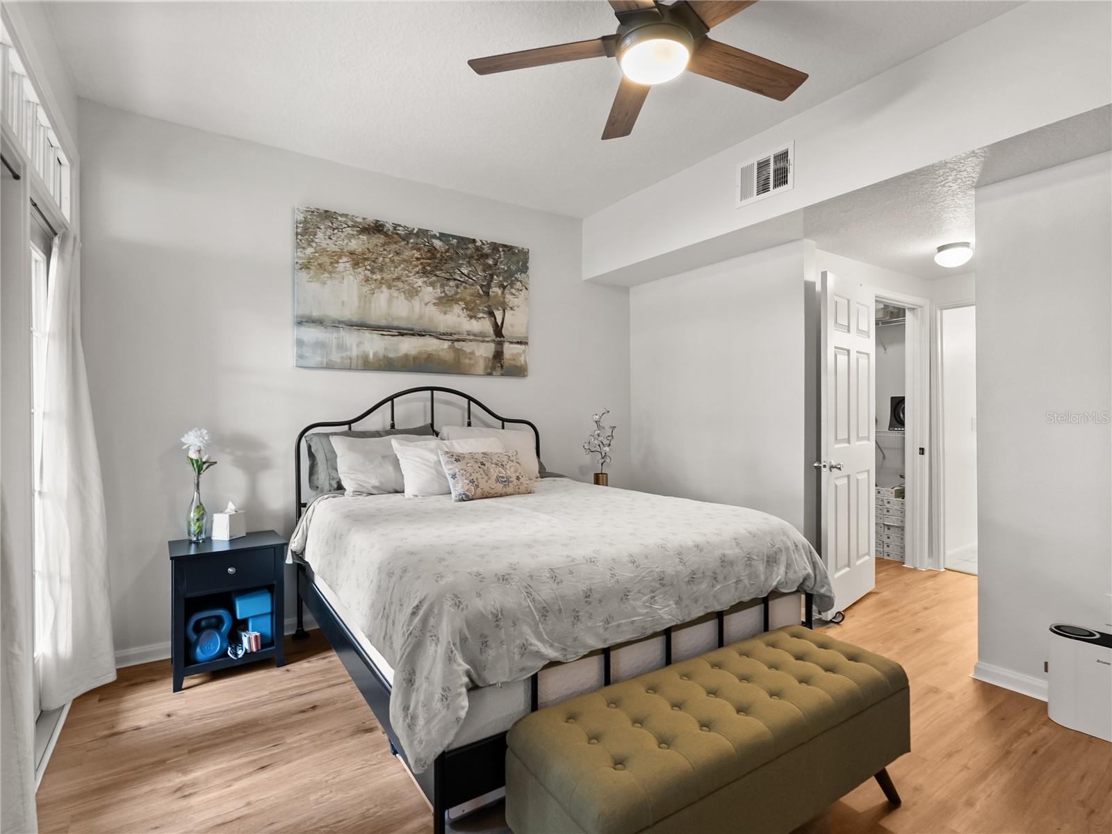 Image 16 of 29 For 239 Longview Avenue 111