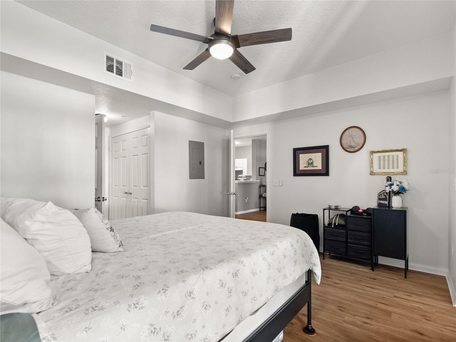 Image 17 of 29 For 239 Longview Avenue 111