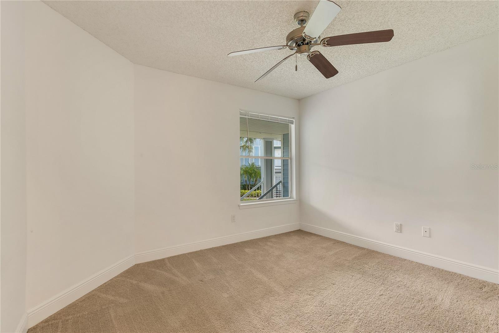 Image 11 of 20 For 2604 Grassy Point Drive 204