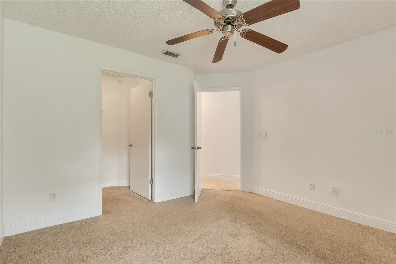 Image 12 of 20 For 2604 Grassy Point Drive 204