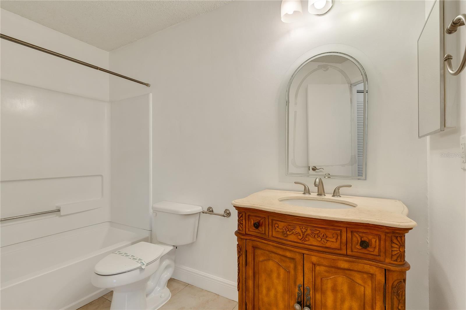 Image 13 of 20 For 2604 Grassy Point Drive 204