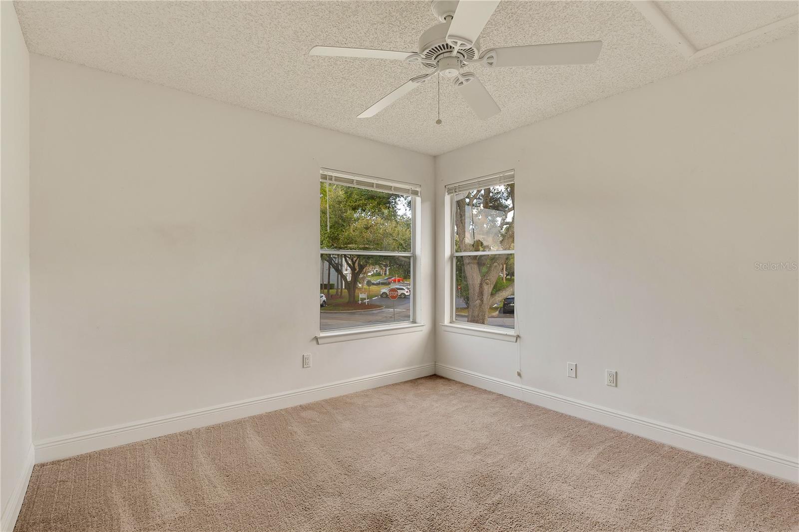 Image 9 of 20 For 2604 Grassy Point Drive 204