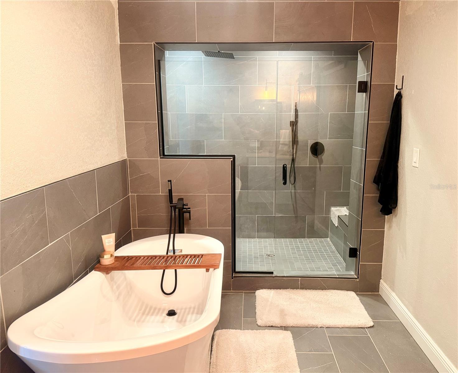 Image 33 of 51 For 1424 Sawyerwood Avenue