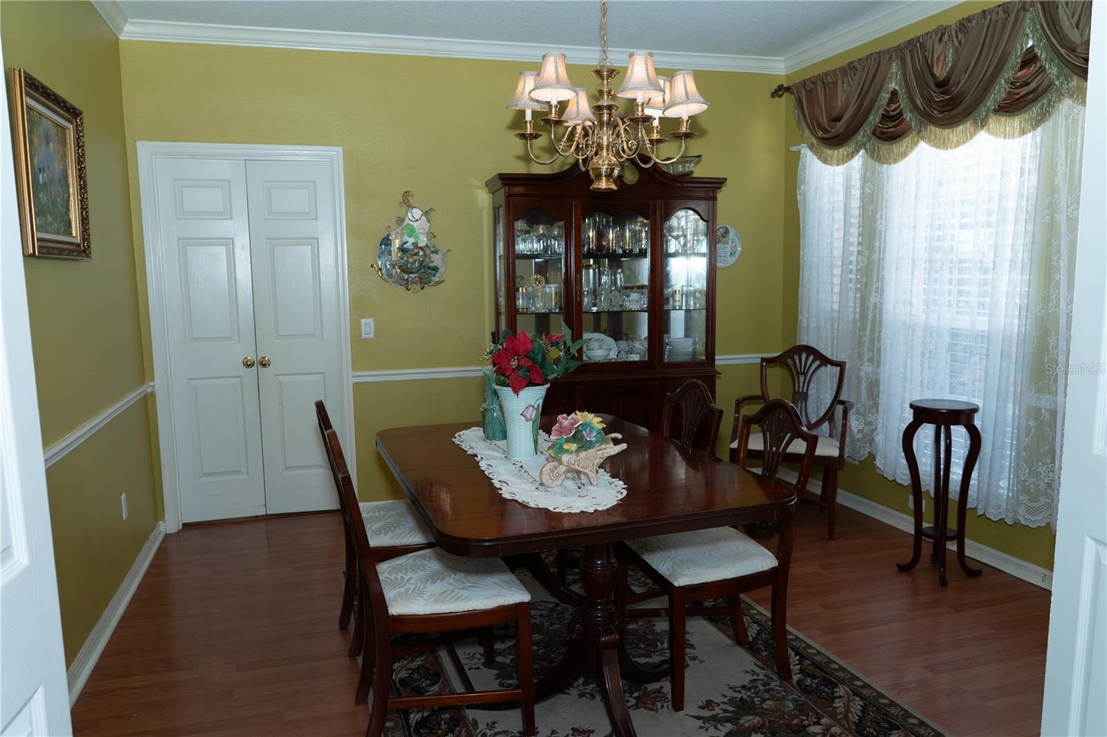 Image 17 of 90 For 552 Teton Street