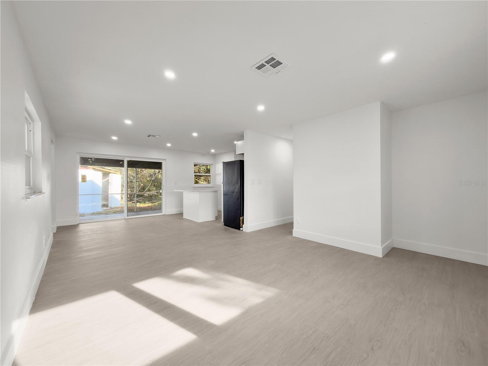 Image 7 of 25 For 941 Kathy Street