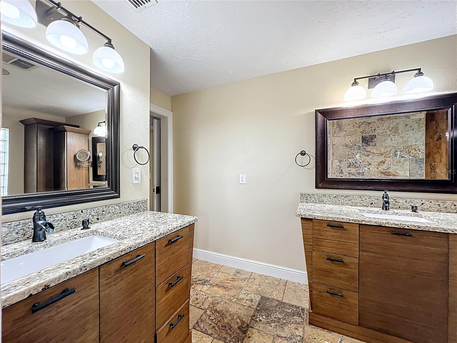 Image 33 of 54 For 36755 Alaqua Court