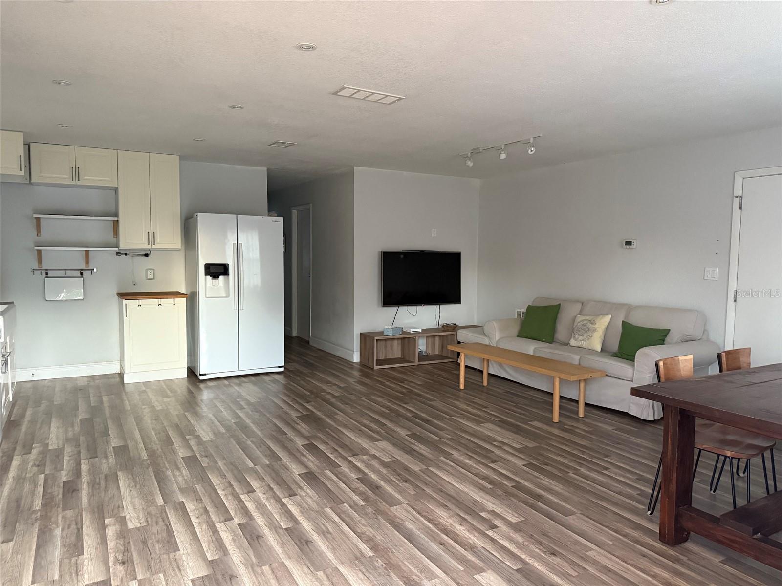 Image 3 of 14 For 1009 Jamajo Boulevard