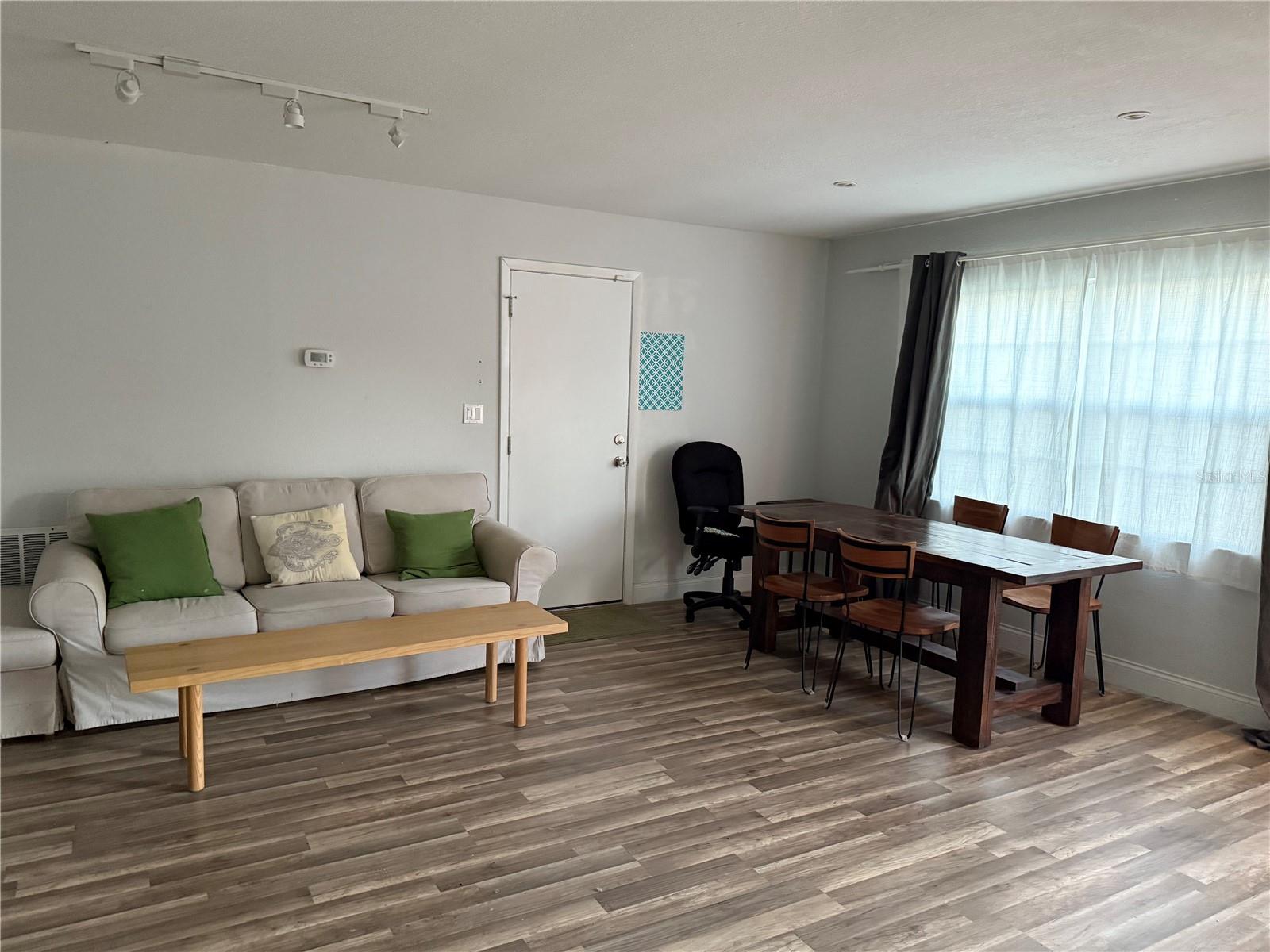 Image 5 of 14 For 1009 Jamajo Boulevard