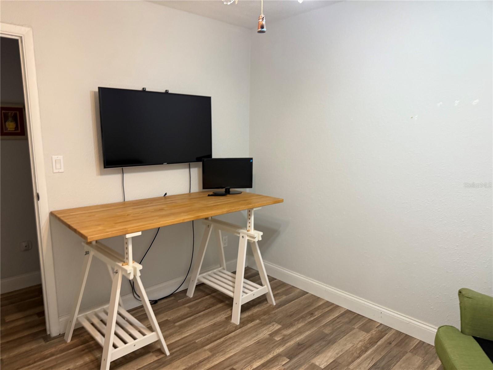 Image 8 of 14 For 1009 Jamajo Boulevard