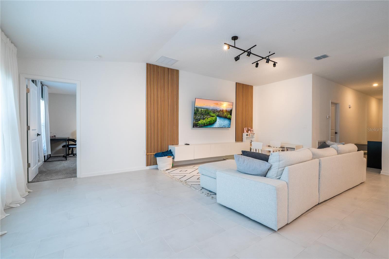 Image 13 of 74 For 5391 Preserve Boulevard