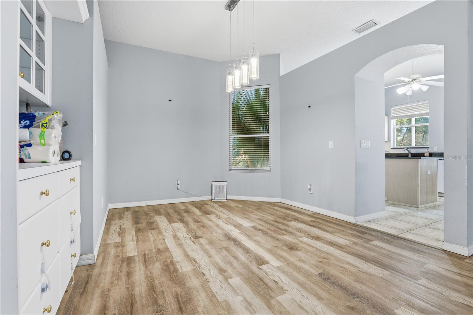 Image 7 of 37 For 336 Fernhill Drive