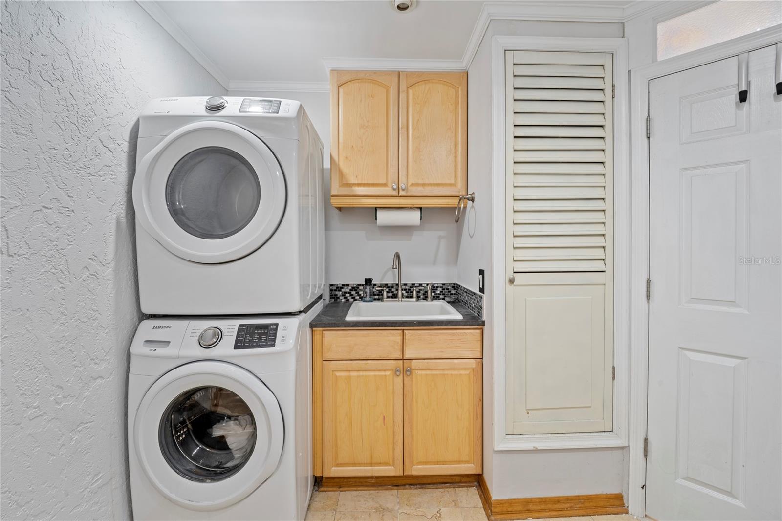 Image 10 of 36 For 2649 Albion Avenue