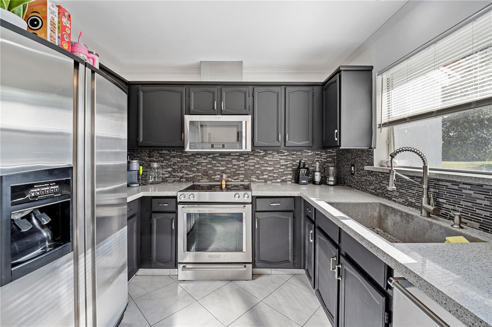 Image 13 of 36 For 2649 Albion Avenue