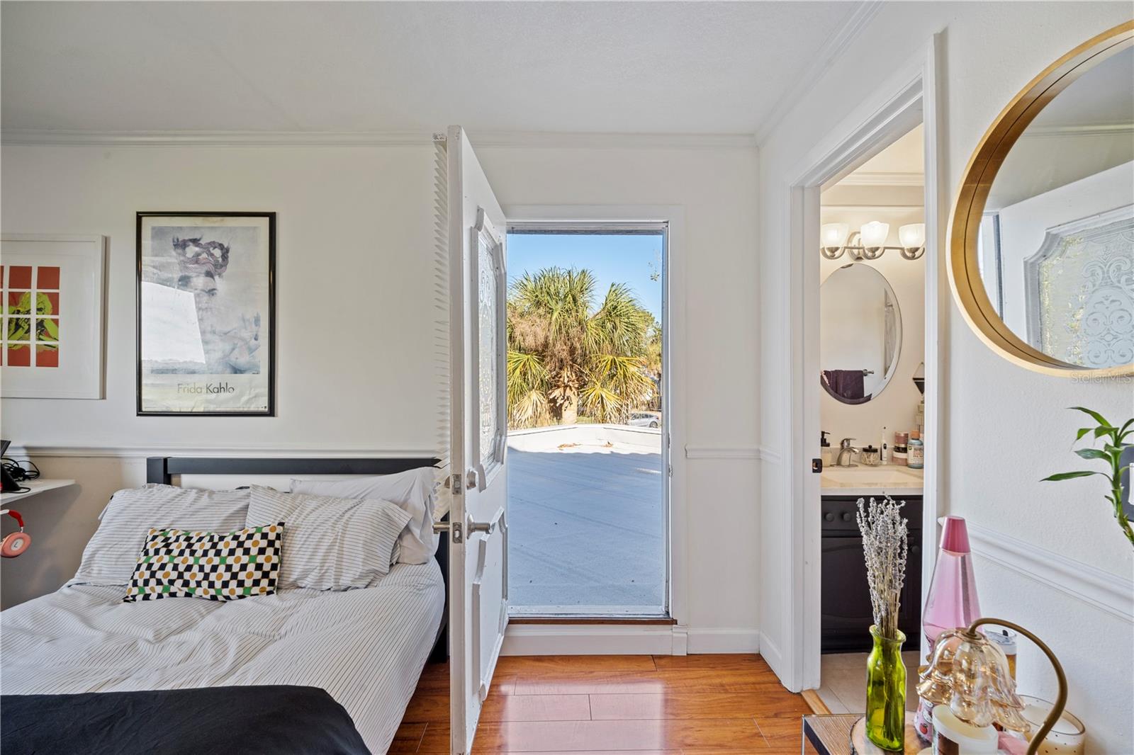 Image 24 of 36 For 2649 Albion Avenue