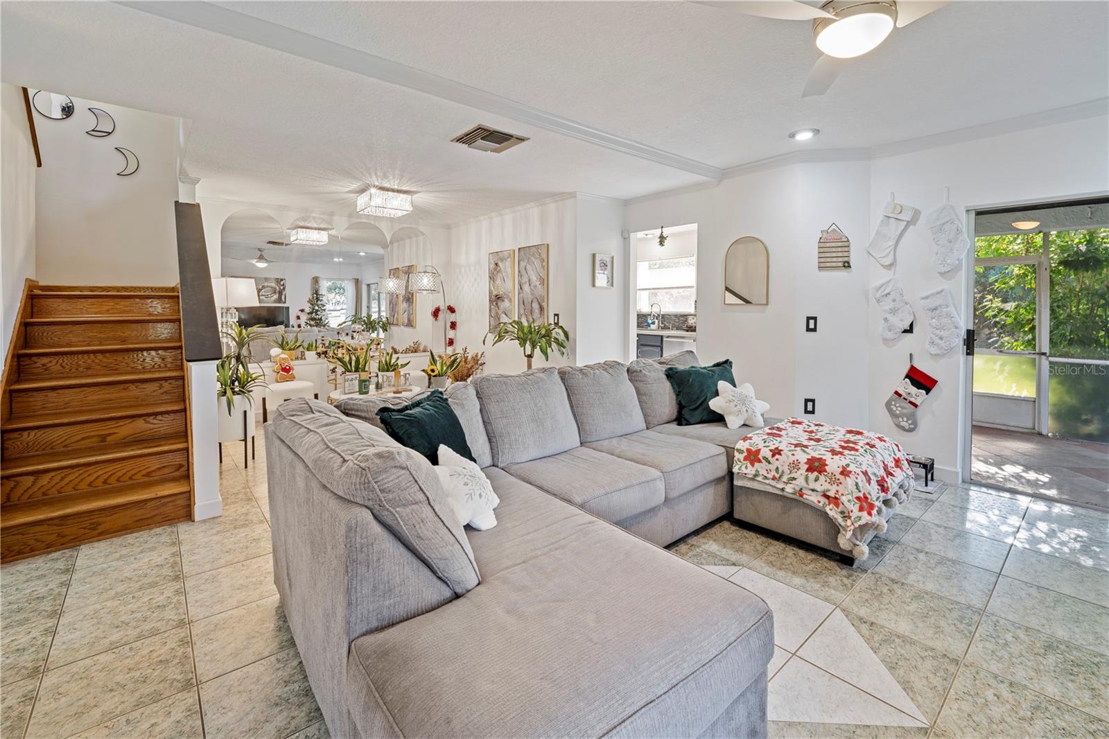 Image 4 of 36 For 2649 Albion Avenue