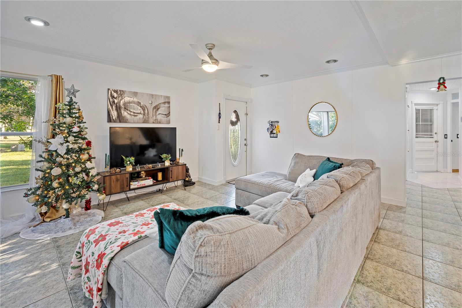 Image 5 of 36 For 2649 Albion Avenue