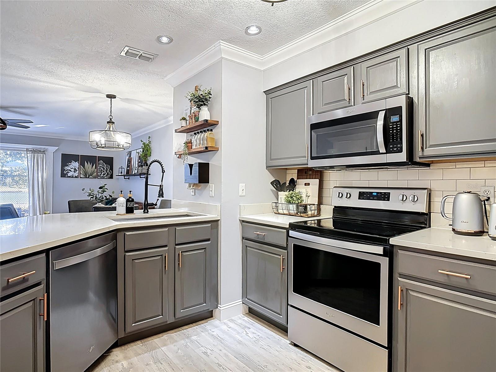 Image 6 of 38 For 4835 Walden Cir 10